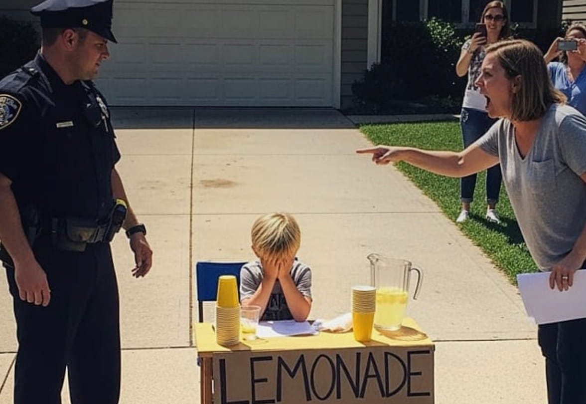 Police shut down child's lemonade stand over permit issue